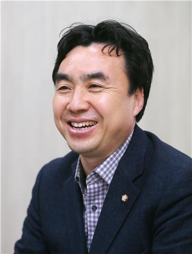 <국회의원 당선인> 윤관석 "국민들 정치 불신, 여야가 책임 통감해야" - 2