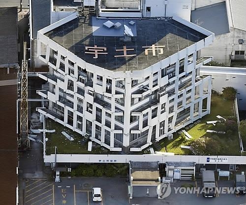 "시청 폐쇄·학교 휴교"…日 구마모토 도시기능 마비 - 3