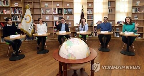 외국번역가가 본 韓문학 "하루키보다 박민규가 더 뛰어나" - 2