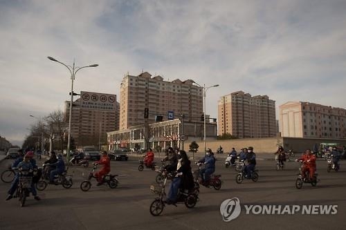 '中·印 쌍두마차' 향후 10년 세계성장의 34% 담당…한국은 1.3% - 2