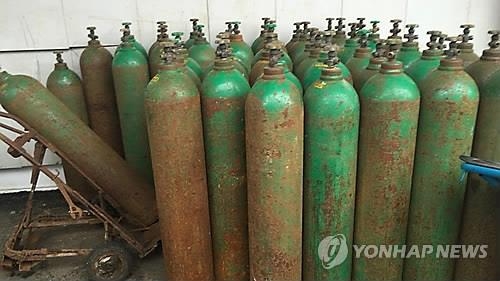다른 남자와 커피 마신 여친에 '울컥'…50대 LPG통 들고가 위협 - 2