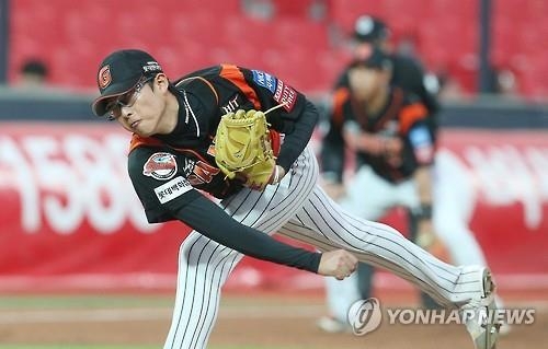 <프로야구> 동생 앞에서 무실점…박세웅 "전, 패배에서 배웠어요" - 2
