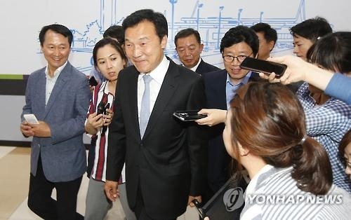 '돌아온' 孫, 일단 강진으로…향후 행보 질문에 '묵묵' - 2
