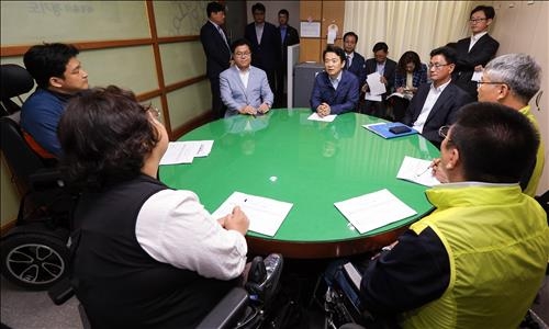 경기 장애인단체 남경필 제안 거부…13일째 농성 계속 - 3