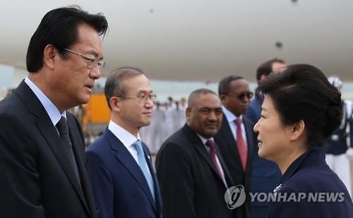 朴대통령 "경제 일으키기에 새누리 적극 뒷받침해달라"(종합) - 2