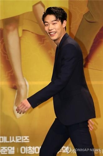 '운빨' 류준열 "운빨 터졌다"…천재 프로그래머역 - 2