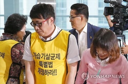국민의당 "환경부 장관 해임해야…국정조사·특검까지 검토" - 3