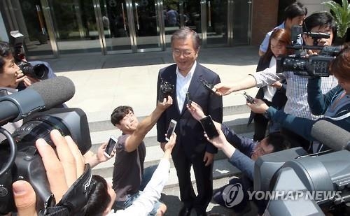 '청주 방문' 문재인, 潘 관련 질문에 "정치 얘기 않겠다"(종합) - 3