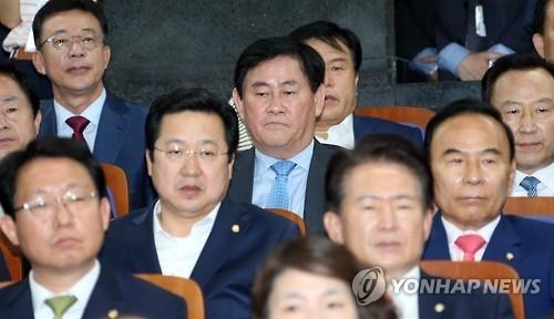 김무성 최경환, 나란히 '식사 정치'…재개 기지개 켜나(종합) - 2