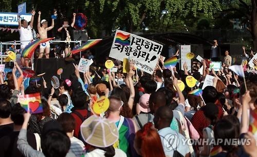 "'음란' 퀴어축제 막아달라" vs "문제없다" 법정 공방 - 2