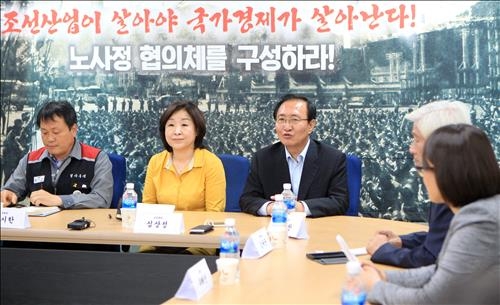 대우조선 찾은 심상정 "여야정협의체 만들어 구조조정 논의" - 2