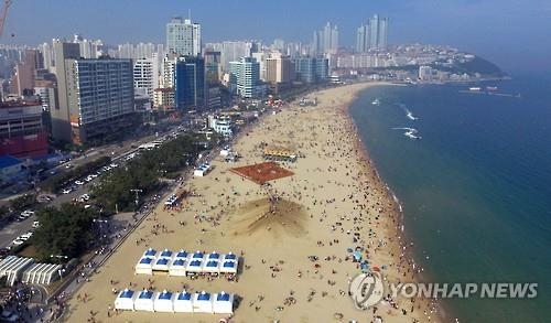 <연휴 N 여행> 영남권: "해운대 파도가 부른다"…부산 해수욕장 3곳 개장 - 2