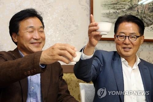 孫, 박지원과 목포서 '비밀회동'…국민의당 영입공세(종합) - 3