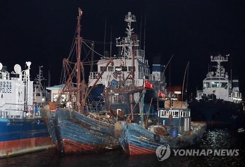 연평 어민에게 잡힌 중국 어선 선장 2명 구속영장(종합) - 2