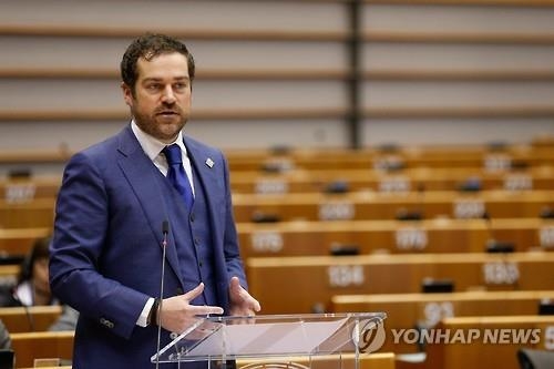 EU "터키는 안전 국가"…난민송환 지속 - 2