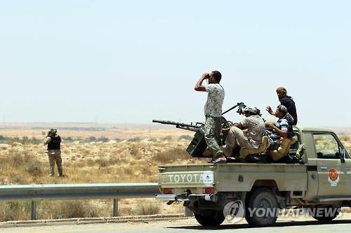 리비아군, IS 거점 시르테 항구 탈환…도심서 격렬 시가전(종합) - 2