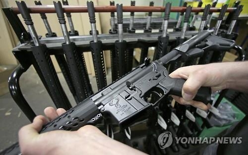테러연계 수차례 심문받고도 대량살상 자동소총 버젓이 구매 - 2