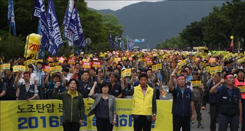 경남 금속노조 "직원 희생 강요하는 조선업 구조조정 철회하라" - 2