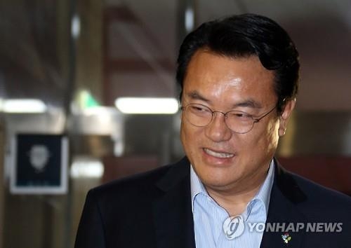 '등돌린 투톱' 사흘만에 회동…유승민 복당파문 수습 국면 - 2