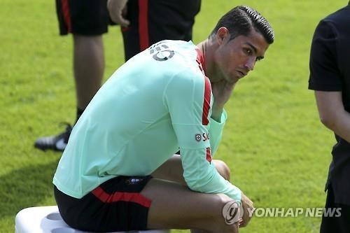 '펄펄 메시·침묵 호날두'…'축구神'들의 엇갈린 하루 - 3