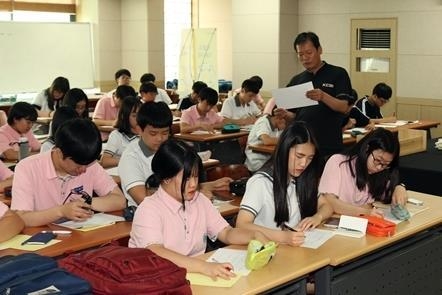 '중학교 선생님' 된 과학수사 베테랑들 "인기 짱" - 2
