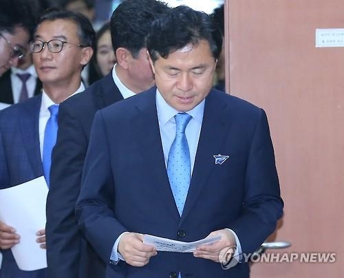 <김해공항 확장> 더민주 '속내 복잡'…부산·TK 입장차에 지도부 난감 - 2