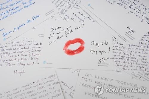 <브렉시트 투표> "떠나지마" 프랑스인들 런던서 크루아상 공세 - 3