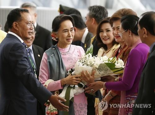 아웅산수치, 4년만에 태국 방문…이주노동자·난민 문제 논의 - 2