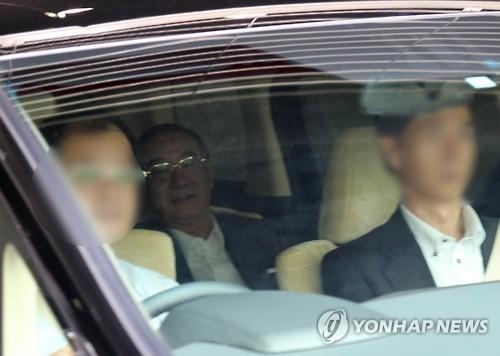 <르포>'3연승' 신동빈 표정 어두워…주주총회서 말 아껴(종합) - 5