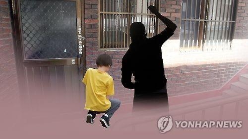 벽을 향해 두 차례 아이 집어던져…경찰 '살인죄' 적용 - 3