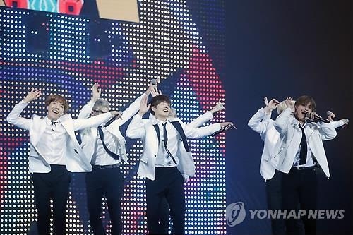 방탄소년단 "여성혐오 논란 죄송…남성적 관점 잘못" - 2