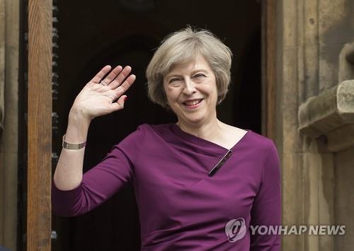 英총리후보 메이 근로자이사제 공약…"대처와 거리두기" - 2