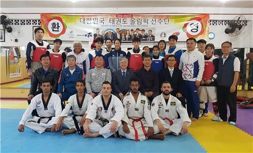 <올림픽> 김종덕 장관, 막바지 훈련 중인 태권도 선수단 격려 - 2