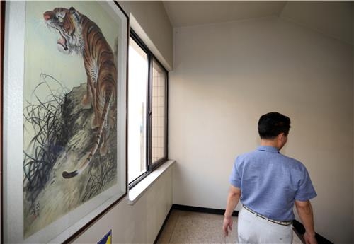 경찰서 벽에 맹호도, 도청 옥상에 배…곳곳에 역술·풍수 - 4