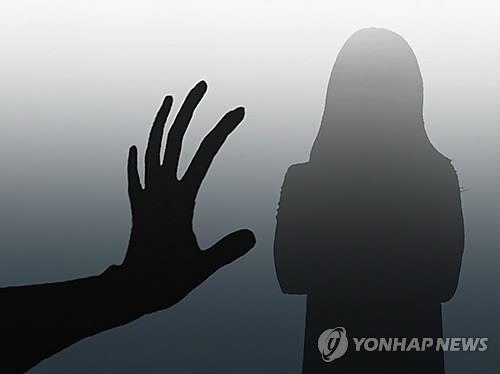 '출입국관리소 직원' 사칭 외국인 마사지걸 성추행 - 3
