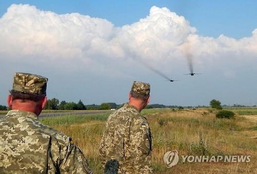 나토 "러시아-우크라 간 긴장고조 우려 갖고 면밀 주시" - 3