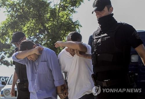 "반역자 돌려보내라" 해외로 뻗는 터키 쿠데타 숙청 - 2