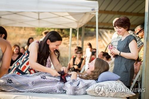 '생애 마지막 파티' 열고 안락사 택한 루게릭 말기 美여성 - 3