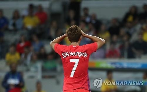 <올림픽> 끝내 침묵한 손흥민의 발끝…'실점 빌미 패스미스까지' - 3