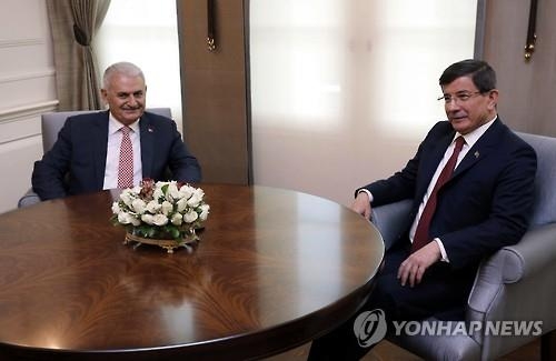 前 총리 측근에까지 닿은 터키 쿠데타 수사 '칼날' - 2
