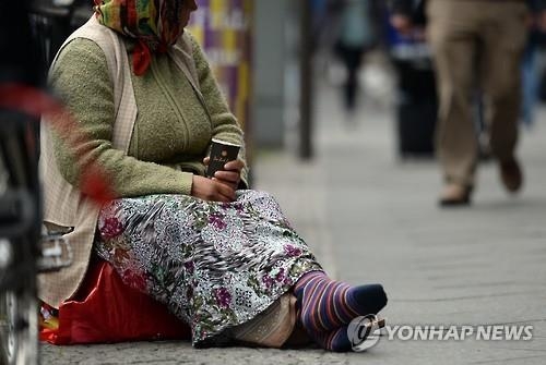 '복지 천국' 스웨덴, 거리 구걸 금지 입법 추진 논란 - 2