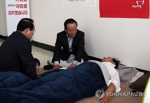 단식 1주일 고비맞은 이정현…'정치적 승부수 안물린다' - 3