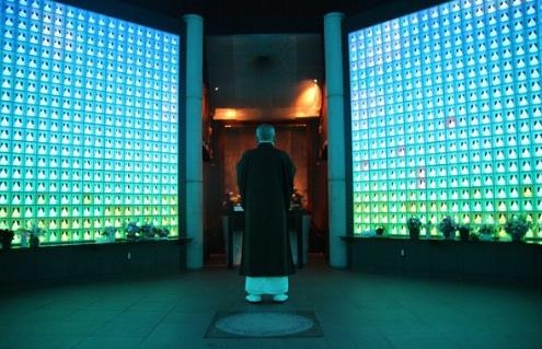 일본 도쿄의 최첨단 납골당 '루리덴'
