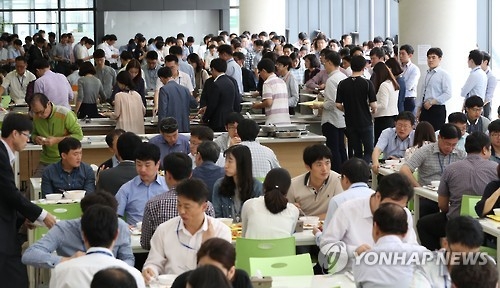 김영란법 시행 이후 붐비는 정부세종청사 구내식당