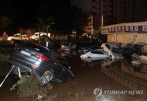 <태풍 차바> 물에 빠진 자동차들