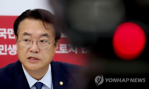 <임기내 개헌> 정진석 "국회 개헌특위 설치해 즉각 논의" - 1