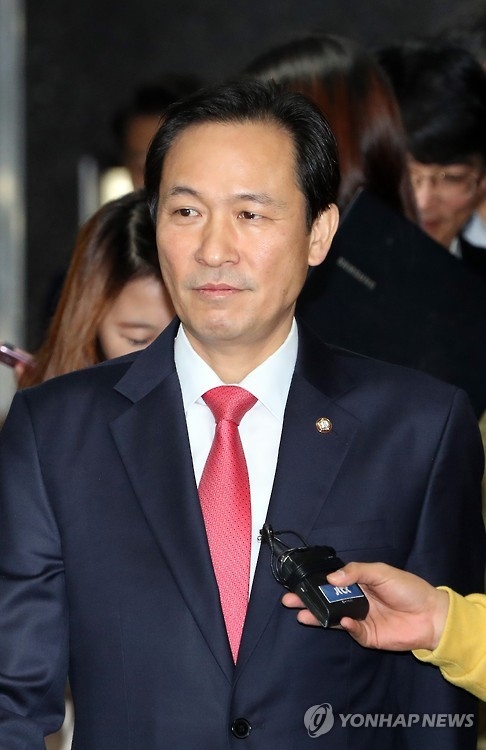 민주 "김병준이 사퇴하든지 朴대통령이 철회하든지 해야" - 2