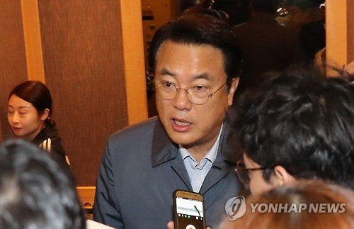 정진석 "朴대통령, 국회 와서 의장·여야지도부 만나야" - 1