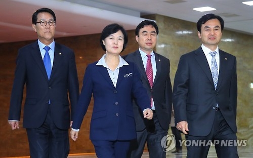 민주, '朴대통령 2선후퇴 → 즉각 퇴진' 공식 당론 변경 - 1