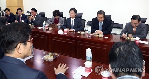 與 비주류 "朴대통령 탄핵 찬성 최소 40명 확인"(종합) - 1